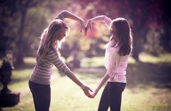 परिवार ने नहीं माना तो साथ रहने के लिए घर छोड़ गईं दो लड़कियां, दो साल बाद दिल्ली पुलिस ने जयपुर से ढूंढा