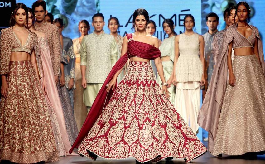 lakme fashion week, lakme fashion week 2017, nimrat kaur, LFW 2017, Nimrat kaur photos, Bollywood, airlift Actress, fashion Show