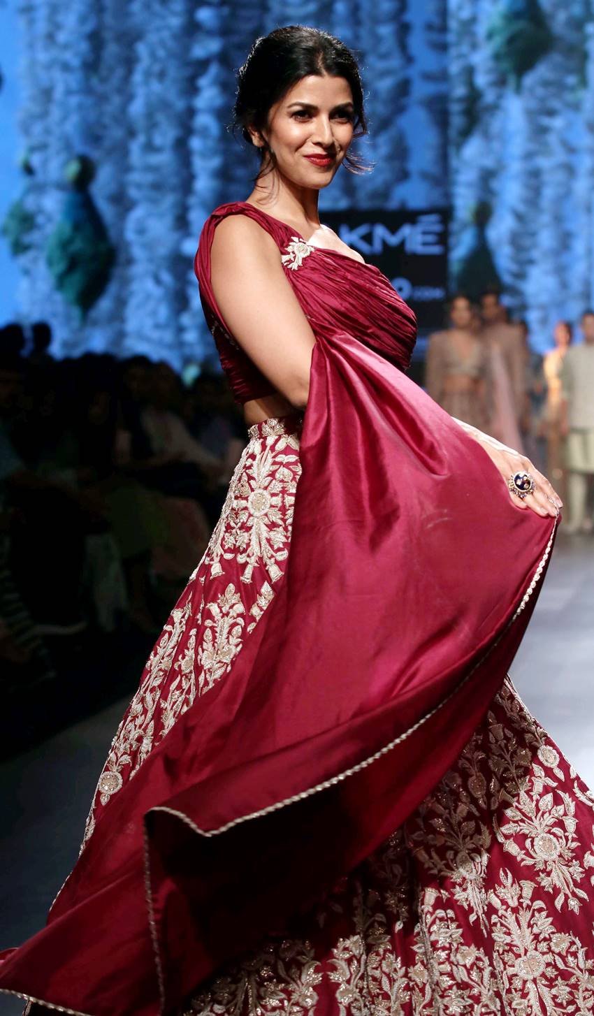 lakme fashion week, lakme fashion week 2017, nimrat kaur, LFW 2017, Nimrat kaur photos, Bollywood, airlift Actress, fashion Show