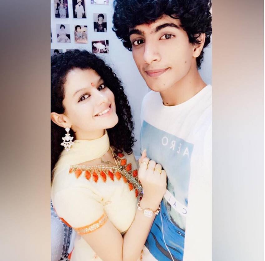 Bollywood Singer palak muchhal, SInger Palak muchhal, Indian Singer palak Muchhal, palak muchhal made Guinness Book and Limca Book of World Records, Palak Muchhal social work