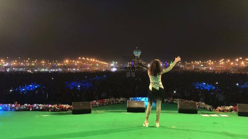 Bollywood Singer palak muchhal, SInger Palak muchhal, Indian Singer palak Muchhal, palak muchhal made Guinness Book and Limca Book of World Records, Palak Muchhal social work