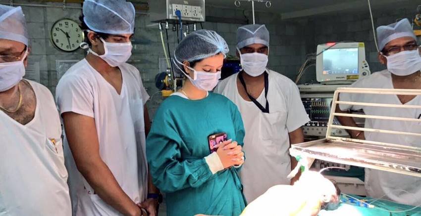 Bollywood Singer palak muchhal, SInger Palak muchhal, Indian Singer palak Muchhal, palak muchhal made Guinness Book and Limca Book of World Records, Palak Muchhal social work