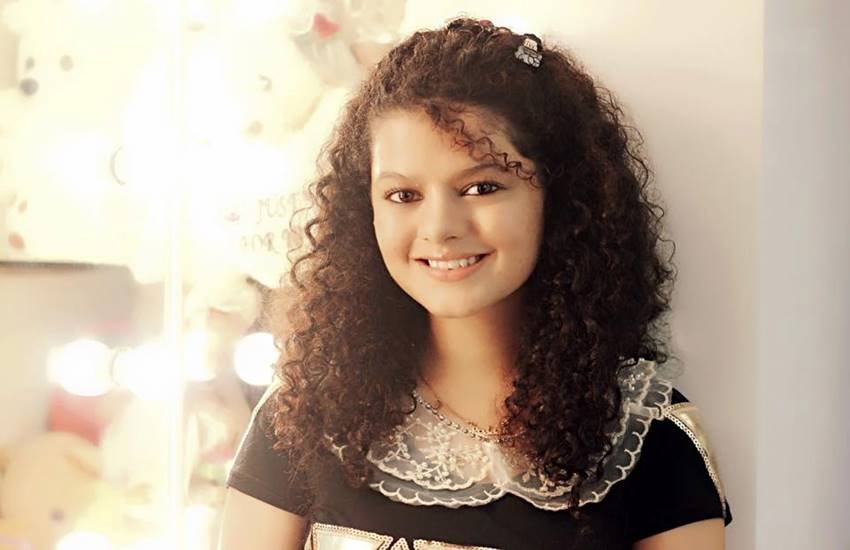 Bollywood Singer palak muchhal, SInger Palak muchhal, Indian Singer palak Muchhal, palak muchhal made Guinness Book and Limca Book of World Records, Palak Muchhal social work