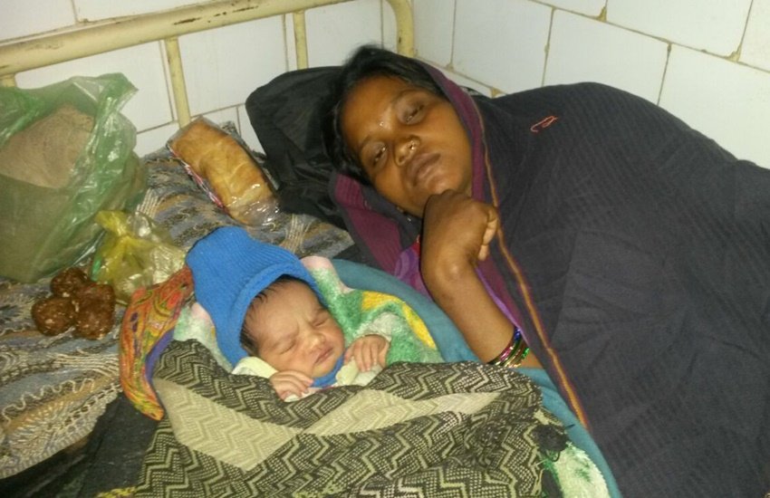 tradition, superstition, madhya pradesh, panna, Pregnant Women, delivery, hospital, doctor