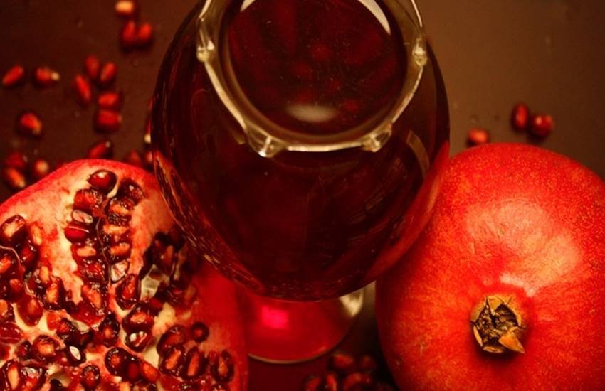 pomegranate, pomegranate for skin, pomegranate nutrition, pomegranate in hindi, pomegranate for skin, pomegranate for skin glow, pomegranate for acne, pomegranate for skin whitening, pomegranate face pack, pomegranate face wash, pomegranate face cream, pomegranate facial benefits, pomegranate face pack at home, pomegranate facial at home, health tips in hindi, healthy lifestyle tips in hindi, lifestyle news in hindi, home remedies in hindi, natural remedies, healthy foods, healthy living, healthy life, lifestyle news in hindi, jansatta