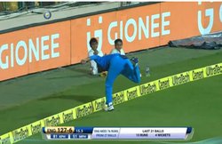 वीडियो: तीसरे T20 में सुरेश रैना ने लपका गजब कैच, दर्शक भी हो गए फील्डिंग के फैन