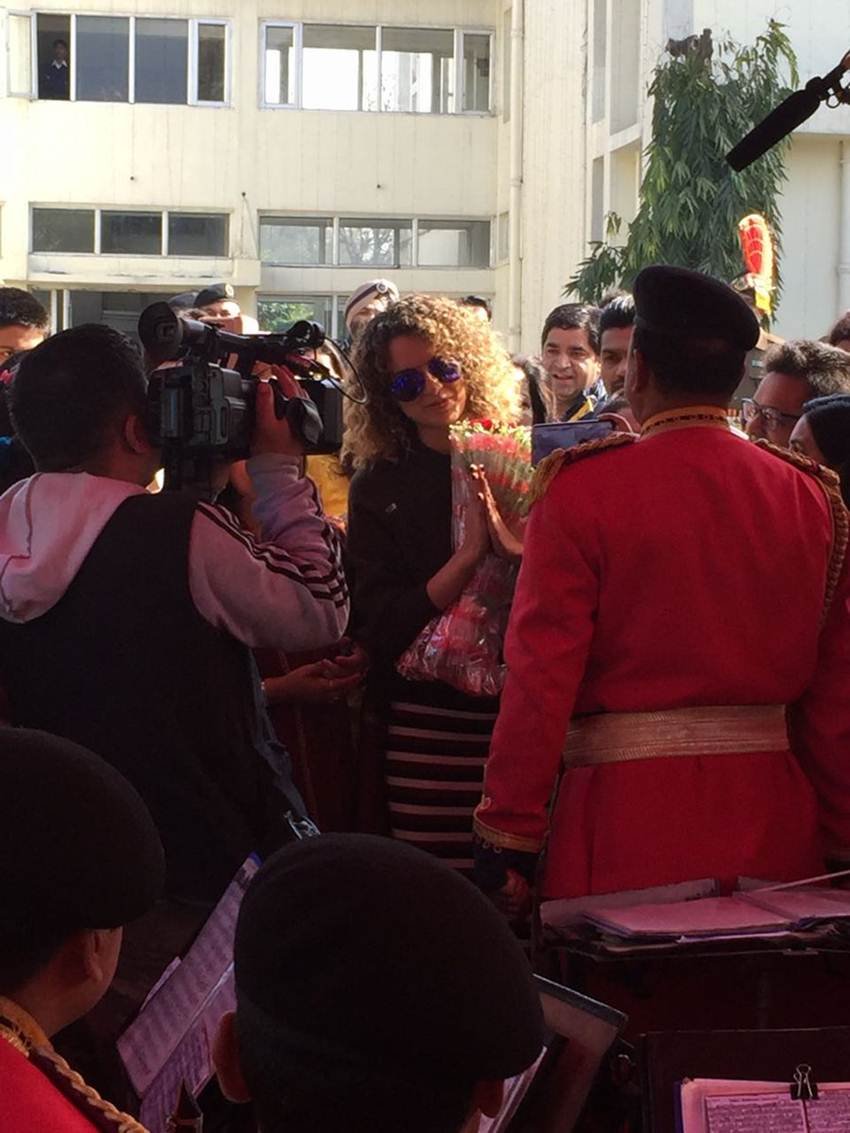 "Kangana Ranaut, Kangana, rangoon, BSF jawans, kangana meets bsf jawans, Army camp, frontier headquarters jammu