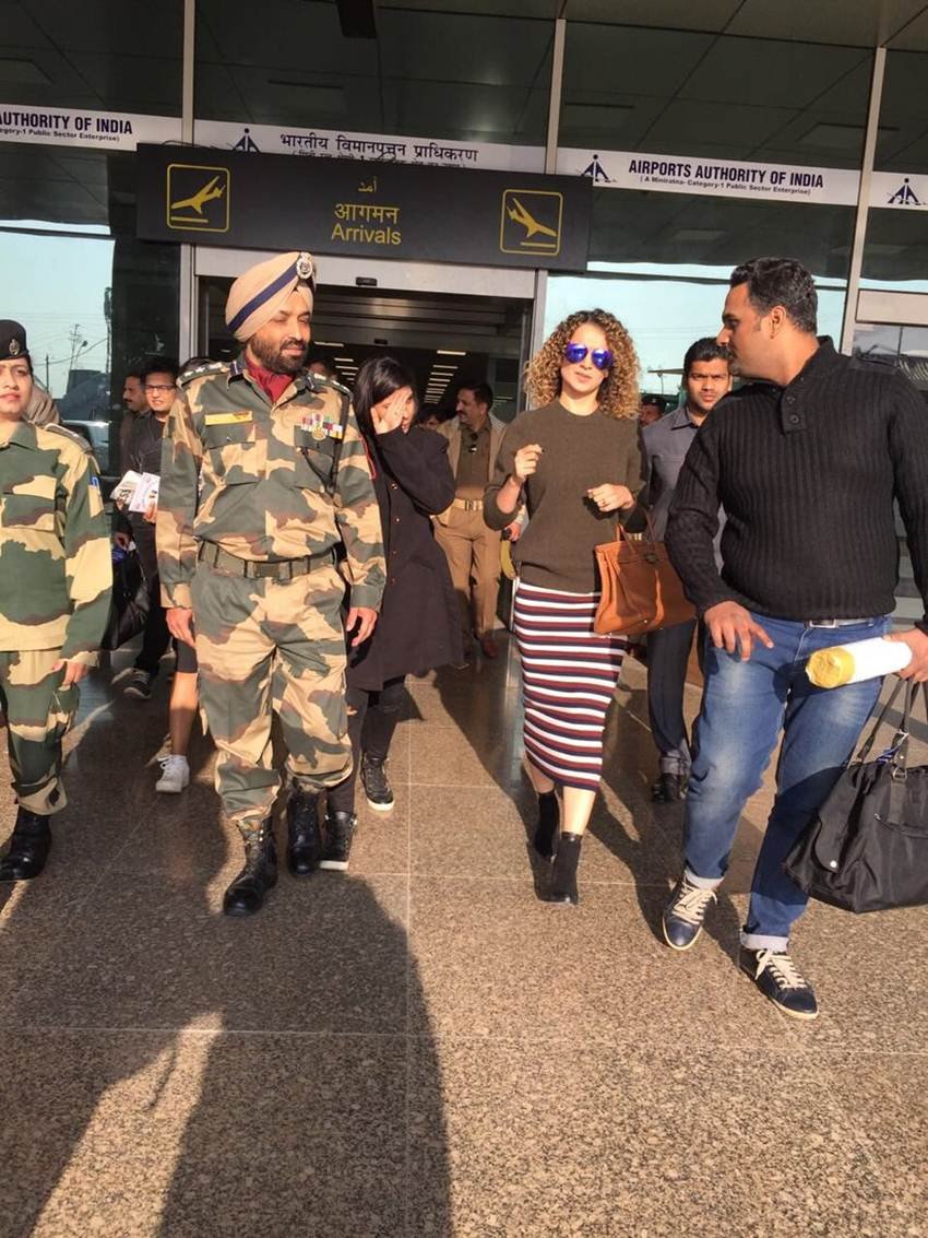 "Kangana Ranaut, Kangana, rangoon, BSF jawans, kangana meets bsf jawans, Army camp, frontier headquarters jammu