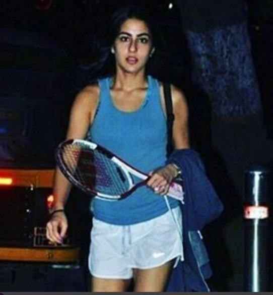 सैफ को अपनी पहली पत्नी अमृुता सिंह से दो बच्चे हैं पहली सारा और दूसरा इब्राहिम।