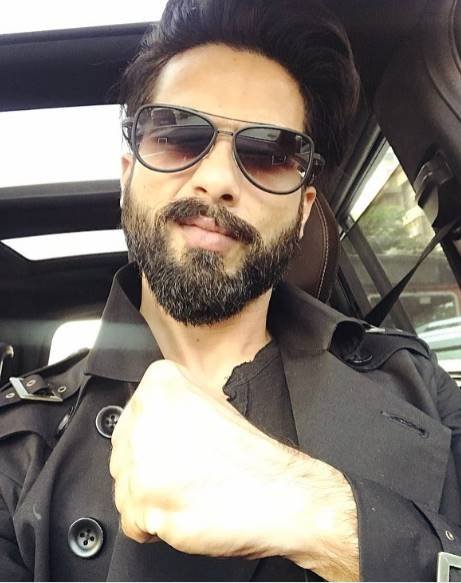 shahid kapoor, shahid kapoor birthday, shahid bday, 25 feb birthday, mira rajput, bday celebration, today bday, pankaj kapoor, jab we met, vivah, wah life ho to aisi, shahid bday pics, shahid bday images, shahid kapoor birthday pics, shahid bday news, shahid bday hindi news, misha pics, misha images, jansatta, jansatta news, jansatta hindi news,hindi news