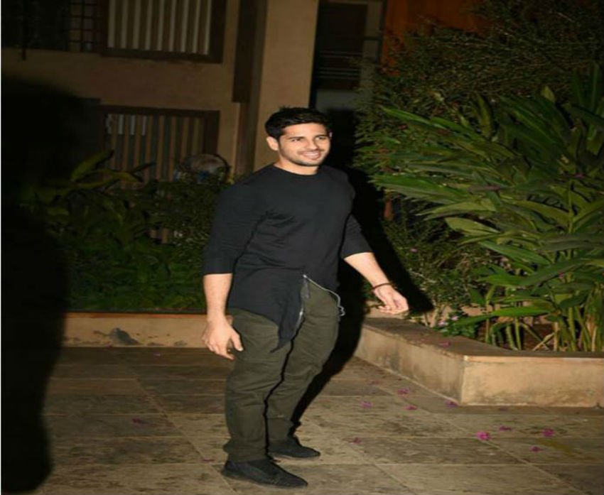 Shahid Kapoor's star-studded birthday bash,Shahid Kapoor's star-studded birthday bash news, 'Padmavti' co-star, Sidharth Malhotra news,Sidharth Malhotra latest news,Sidharth Malhotra latest hindi news,Alia Bhatt, Alia Bhatt news, Alia Bhatt with sidhhartha malhotra news,Alia Bhatt latest news, Alia Bhatt latest hindi news,Saif's little girl Sara ali khan news, Sara with karan johar, Sara latest news, Sara ali khan latest news hindi, Student of the Year 2 actress sara news,Ranveer Singh,Ranveer Singh news,Ranveer Singh latest news,Ranveer Singh latest hindi news, Sonakshi Sinha news, Sonakshi Sinha latest news, Sonakshi Sinha hindi latest news, Katrina Kaif news, Katrina Kaif latest news, Katrina Kaif latest hindi news, producer Sajid Nadiadwala and director Vishal Bhardwaj, Sajid Nadiadwala news, Sajid Nadiadwala latest news,Vishal Bhardwaj news,Vishal Bhardwaj latest news, varun dhawan,varun dhawan with his girlfriend natasha news,varun dhawan with natasha news, varun dhawan news, varun dhawan with natasha latest news