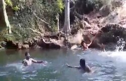 पिकनिक मनाने गए छात्रों को डूबने से बचाने तालाब में उतरे शिक्षक की डूबकर मौत