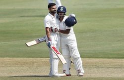 टेस्ट क्रिकेट में विराट कोहली के लिए ‘धोनी’ की भूमिका निभा रहे हैं ऋद्धिमान साहा, जानिए यह दिलचस्प वाकये