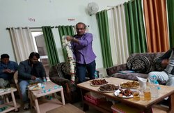 इस कलेक्टर के बर्थडे पर खूब चली दारू पार्टी, सोशल मीडिया पर फोटो हुआ वायरल तो बोले- सॉरी