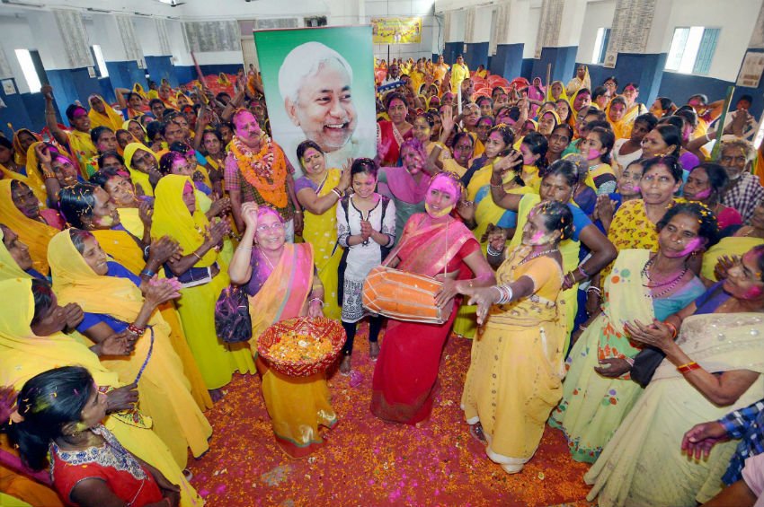 festival of colours, holi, mathura, Vrindavan, barsana, bihari ji, temple, famous temple, nitish kumar, varansi, patna, world women day, chief minister, bihar