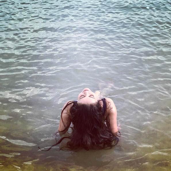 देवोलीना ने ये तस्वीरें अपने इंस्टाग्राम अकाउंट पर शेयर कीं।