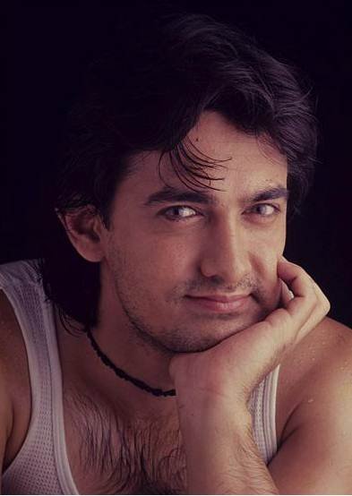 आमिर खान स्कूल के दिनों में लॉन टेनिस में इंटरेस्टेड थे। वह स्कूल की तरफ से स्टेट लेवल तक खेले थे। उनके फेवरेट प्लेयर रॉजर फेडरर हैं।