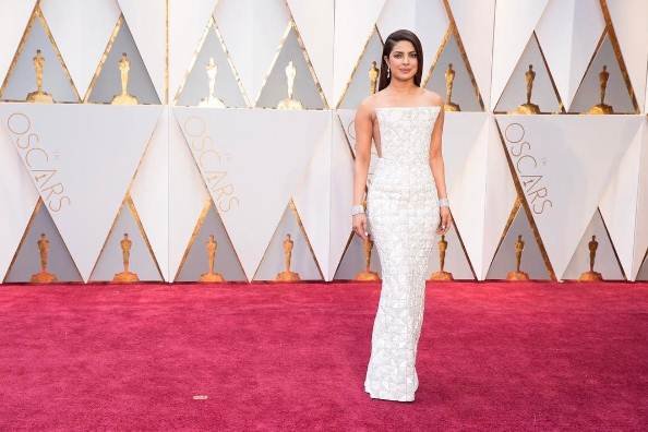 कुछ दिनों पहले प्रियंका ऑस्कर में पहनी गई अपनी इस ड्रेस के चलते सुर्खियों में आई थीं।
