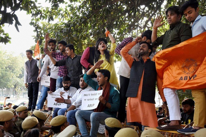 भाजपा की छात्र इकाई एबीवीपी की गतिविधियों के कारण कैथोलिक स्कूल संघ को हाई कोर्ट जाना पड़ा है। (फोटो सोर्स: पीटीआई, फाइल फोटो)