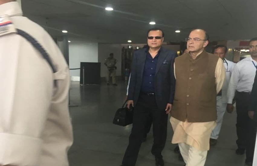 Coins, RBI, Government Informs, Accept Coins, Banks have been Instructed, Instructed to Accept Coins, Informs in Parliament, arun jaitley, arun jaitley Says, arun jaitley informs, arun jaitley on Coins, Coins in Banks, National news, business news