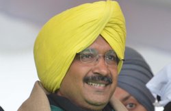 बैलेट पेपर से एमसीडी चुनाव करवाने की मांग पर ट्रोल हुए केजरीवाल- बुलेट से करवालों चुनाव, अब नहीं बना सकते पब्लिक का मूर्ख