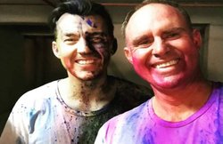 वीडियो: क्रिकेटर्स पर भी छाया रंगों के त्योहार का खुमार, ब्रेट ली ने सड़क पर भारतीयों के साथ खेली होली