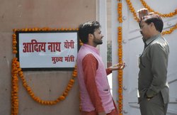 ट्रिपल तलाक पर बहस में योगी पर बरसे मौलाना, कहा- मुसलमानों से इतनी मोहब्‍ब्‍त है तो सीएम हाउस में आज़ान क्‍यों नहीं करवाई