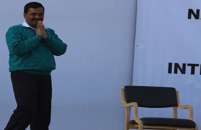 पंजाब में पार्टी के वरिष्ठ नेताओं के साथ अरविंद केजरीवाल। ( Photo Source: Indian Express Archives)