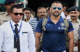 MS Dhoni, Jharkhand Cricket Team, MS Dhoni Mobile Phone Stolen, Jharkhand Team Kit Bag Stolen, Feroz Shah Kotla Cricket Stadium, Jharkhand vs Bengal Match, Vijay Hazare Trophy, Cricket News, Sports News
