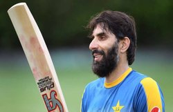 वीडियो: 42 की उम्र में मिस्बाह-उल-हक ने दिखाया दम, 6 गेंदों में जड़े लगातार छह छक्के