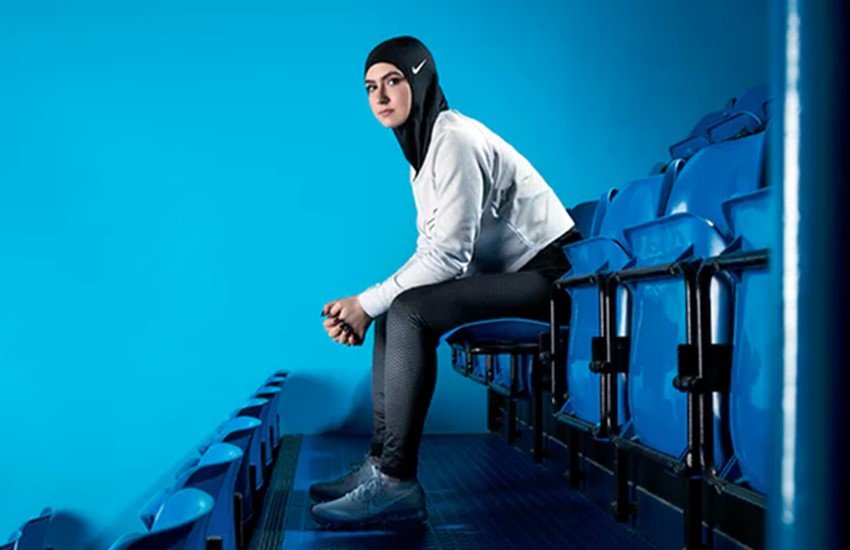 नाइकी का हिजाब पहने मशहूर एथलीट जाहरा लारी। ( Photo Source: AP)