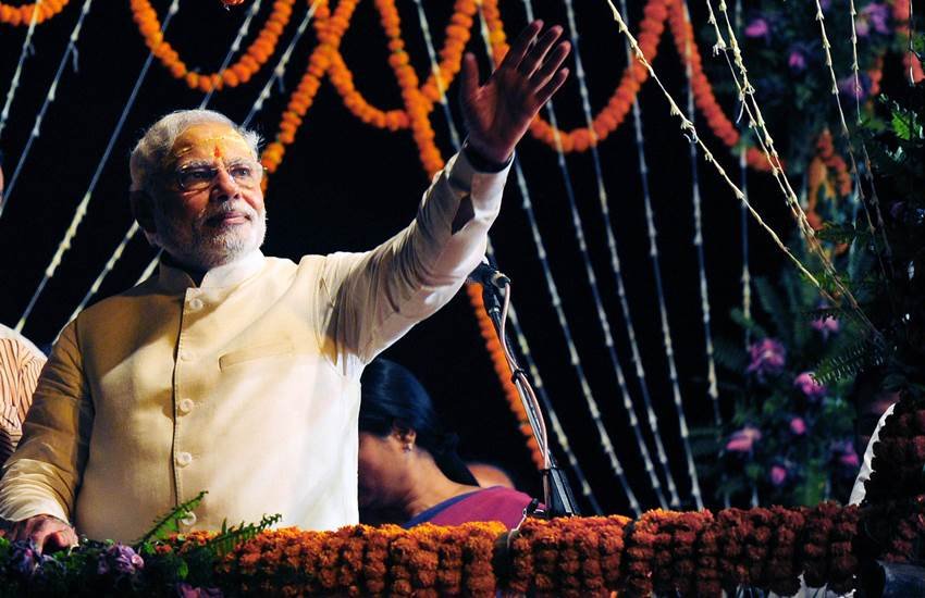 तेलुगु और कन्नड़ नववर्ष के मौके पर आयोजित समारोह में केंद्रीय मंत्री वेंकैया नायडू और पीएम मोदी।