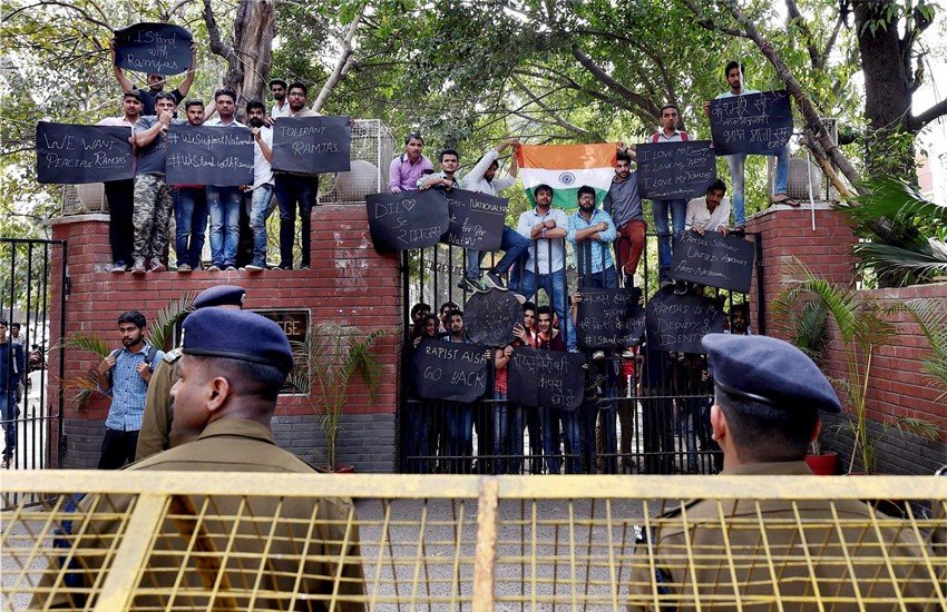 Sudhish Pachauri Sunday column, Sudhish Pachauri Column, Sudhish Pachauri jansatta Column, Sudhish Pachauri bakhabar, Ramjas Row, gurmehar kaur troll, patriotism vs nationalism Sudhish Pachauri Sunday column, Sudhish Pachauri Column, Sudhish Pachauri jansatta Column, Sudhish Pachauri bakhabar, Ramjas Row, gurmehar kaur troll, patriotism vs nationalism