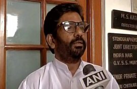 Ravindra gaikwad, Shiv Sena MP Ravindra gaikwad, Air India, Air India blacklist, Air India blacklisted Shiv Sena MP, Shiv sena, Shiv sena MP Air india, Shiv sena MP attack, Shiv Sena MP assault, Latest news, Maharashtra news, Politics