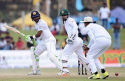 कोलंबो टेस्ट: अच्छी शुरुआत के बाद लड़खड़ाई बांग्लादेश की पारी, दूसरे दिन स्टंप के समय स्कोर 214-5