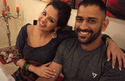 पत्‍नी साक्षी की श‍िकायत पर हुआ एक्‍शन, एमएस धोनी की न‍िजी जानकारी सार्वजनि‍क करने वाला आधार सेंटर 10 साल के लिए ब्लैकलिस्ट