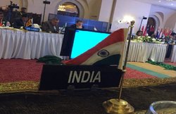 पाकिस्तान में अंतरराष्ट्रीय बैठक में लगा रहा गलत तिरंगा, नहीं पकड़ पाए भारतीय सांसद…