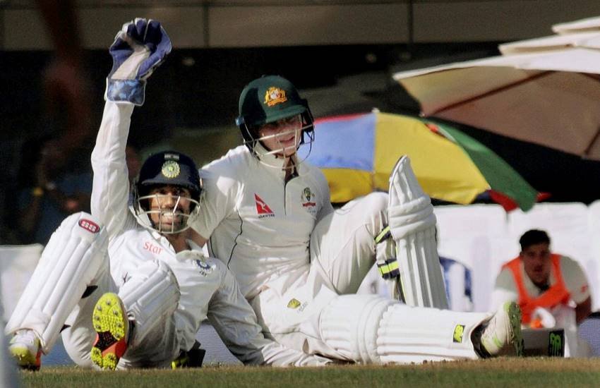 India vs Australia, India vs Australia Test Series, India vs Australia Ranchi Test, Wriddhiman Saha and Steve Smith, Tom and Jerry moment between Steve Smith and Wriddhiman Saha, Cricket News, Sports News, Funny Incidents at Cricket field, ROFL moment in Ranchi Test, Saha and Smith get Tangled