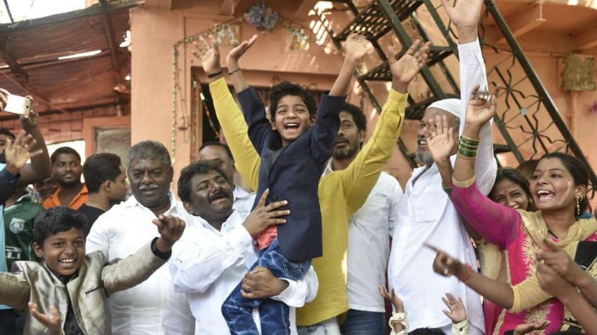 Indian Actor Sunny Pawar, Indian Actor Sunny Pawar news, Indian Actor Sunny Pawar latest news, Sunny Pawar latest news, dev patel news, dev patel latest news, dev patel latest hindi news, dev patel latest movie news, lion movie, lion movie news, oscar awards, london , sunny pawar back to home, Barack Obama news, sunny pawar with barak obama news, 89th Academy Awards, mumbai news, uddhav thackeray news, shiv sena, shiv sena chief, dwayne johnson, priyanka bose, nicol kidman, hollywood, bollywood, wwe superstars