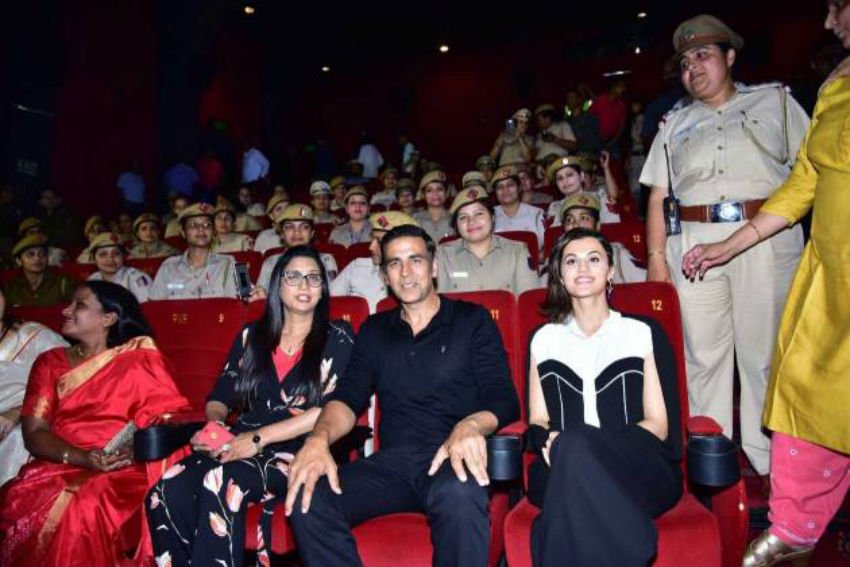 किसी भी फ़िल्म के रिलीज़ होने से पहले उनके मेकर्स फ़िल्म की स्पेशल स्क्रीनिंग रखते हैं जहां इंडस्ट्री की कई बड़ी हस्तियां शामिल होती है लेकिन इस बार कुछ ऐसा ही अक्षय ने भी नाम शबाना के लिए किया मगर, रील लाइफ हीरोज़ के साथ नहीं बल्कि रियल लाइफ हीरोज़ के साथ।