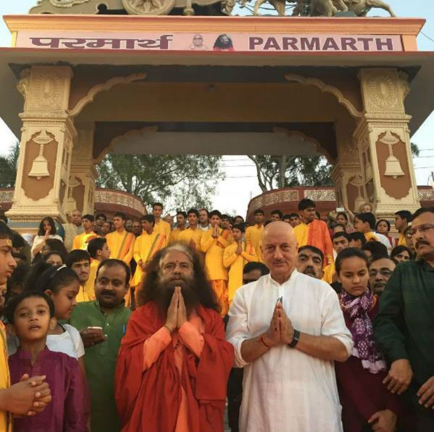 anupam kher,kiran kher, birtheday, celeberation, anil kapoor, nana patekar, sikandar kher, aupam kher birthday, aupam kher bday, aupam kher b'day, jansatta,jansatta online, hindi online, hindi news