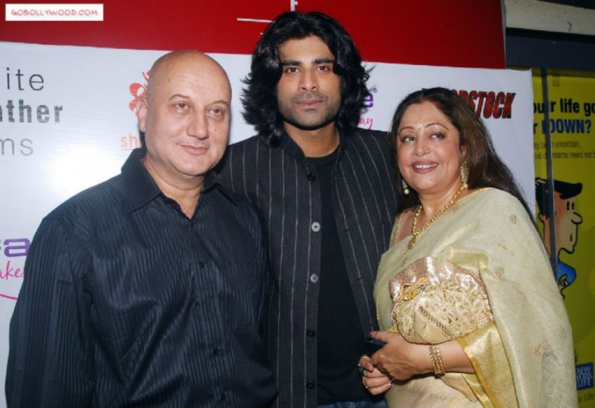 anupam kher,kiran kher, birtheday, celeberation, anil kapoor, nana patekar, sikandar kher, aupam kher birthday, aupam kher bday, aupam kher b'day, jansatta,jansatta online, hindi online, hindi news