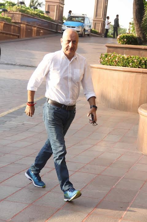 अनुपम खेर ने शहीद दिवस पर शहीदों को ट्विटर के जरिए किया याद।