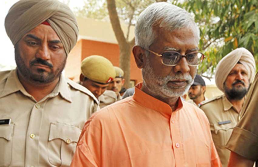 स्वामी असीमानंद को राष्ट्रीय जांच एजेंसी (एनआईए) की एक अदालत ने सोमवार को 2007 के मक्का मस्जिद विस्फोट मामले में दोषमुक्त कर दिया।