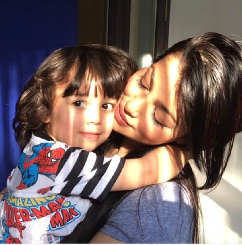ayesha takia photos jansatta, ayesha takia latest photos, ayesha takia with her Son, ayesha takia Son, ayesha takia With Her Husband, Farhan azmi with mikail, ayesha takia with mikail, mikail Son of Ayesha