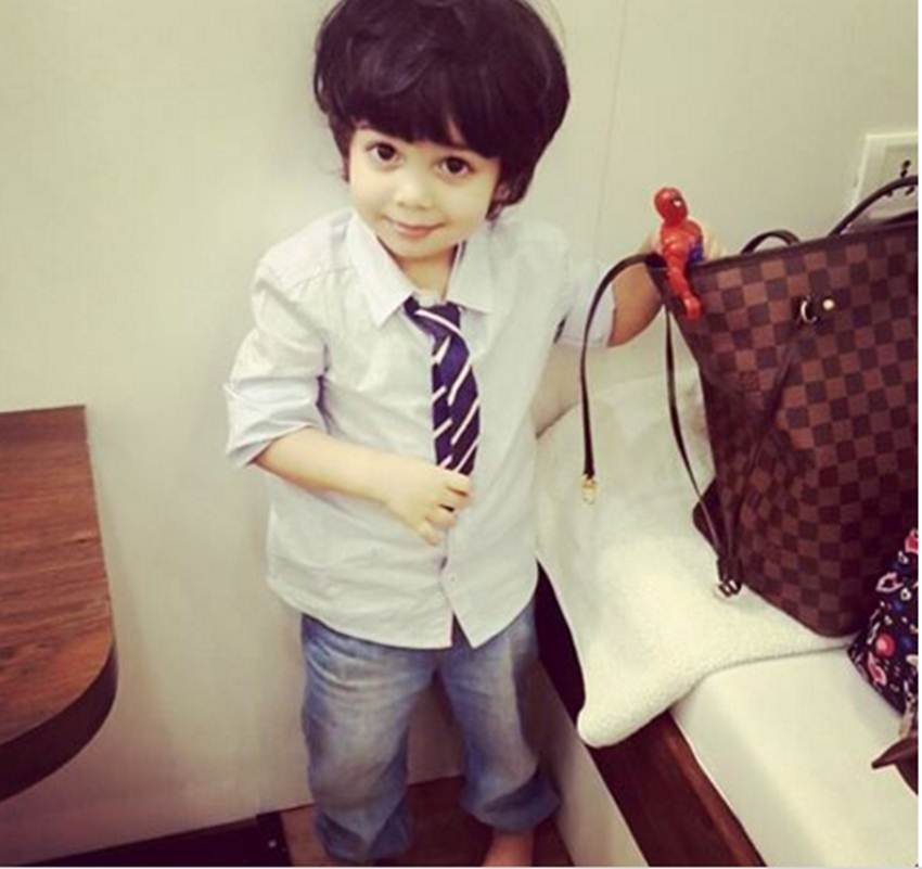 ayesha takia photos jansatta, ayesha takia latest photos, ayesha takia with her Son, ayesha takia Son, ayesha takia With Her Husband, Farhan azmi with mikail, ayesha takia with mikail, mikail Son of Ayesha