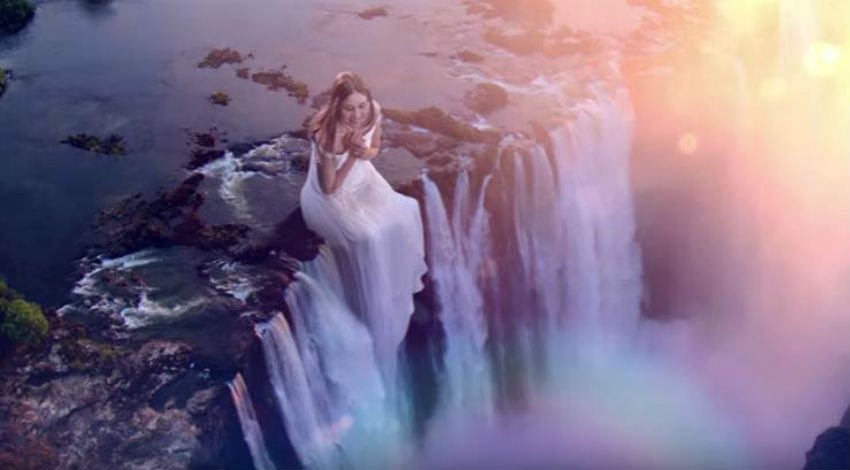 kareena kapoor, kareena kapoor new images, kareena kapoor new video, bbc, bbc video, sony bbc, nature video, nature images, nature photos, behind the scene, jansatta, jansatta news, jansatta online, online news, online hindi news