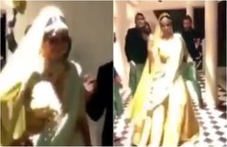फेरों के लिए जाते हुए दुल्हन ने फिल्मी स्टाइल में दोस्तों के साथ किया रैप डांस, देखें वीडियो
