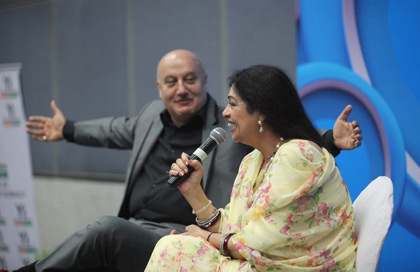 अनुपम खेर शुरुआत में अपनी शादीशुदा जिंदगी में बहुत कामयाब नहीं रहे और उनकी पहली पत्नी मधु खेर से कुछ वक्त बाद उनका तलाक हो गया। हालांकि बाद में 1985 में उन्होंने किरण खेर से शादी की जो अब तक चल रही है। अनुपम खेर का एक बेटा भी है जिसका नाम सिकंदर खेर है।