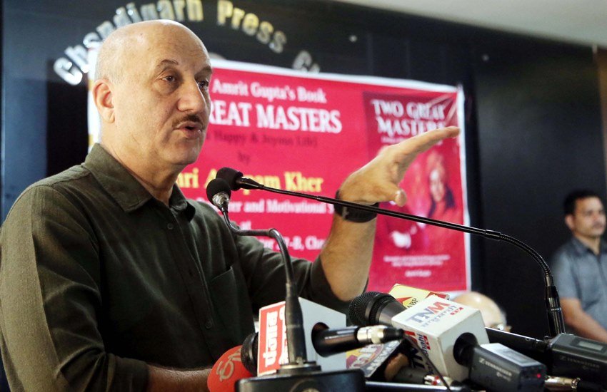 अनुपम खेर सेंसर बोर्ड के चेयरमैन भी रह चुके हैं, इसके अलावा वह नेशनल स्कूल ऑफ ड्रामा के चेयरपर्सन भी रहे।